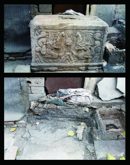 上图：被盗前的碑座，上面的二龙戏珠浮雕清晰可见。下图：碑座被盗后，现场只剩下了光秃秃的地面。