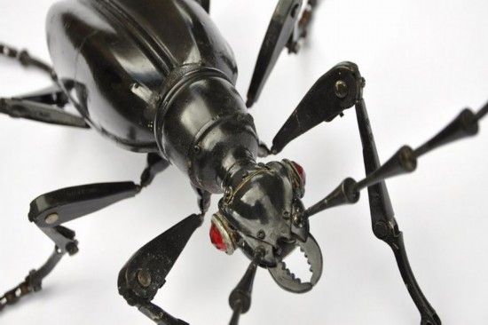 废金属变身昆虫艺术品