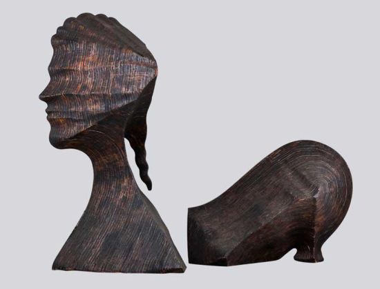 雷•史密斯《玛丽安娜》2012年，木雕，头244x122x122cm,身122x183x122cm