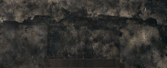 孙国庆《黑色的记忆No.2》2013年，综合材料，280x350cm