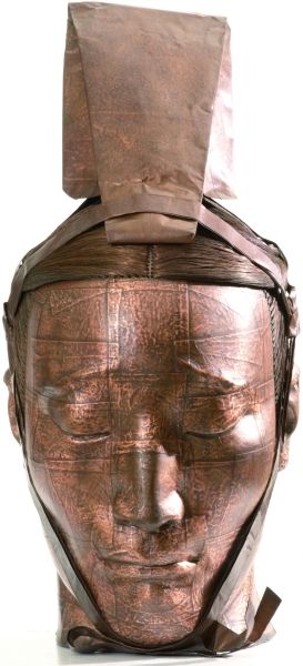 蔡志松 武士头像之七110 铜板铜线 树脂 45×20×26厘米 2006年 该作为昊美术馆藏品