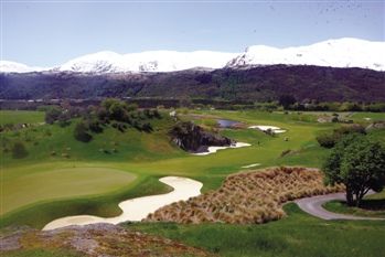 丘峦球场17号洞。