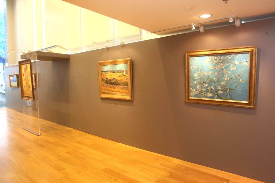 「活现RELIEVO™」系列包括《盛开的杏树》、《丰收》、《向日葵》、《克里希的大道》及《雷雨云下的麦田》，反映梵高艺术生涯的不同阶段，体现了梵高画作的特质：纯粹、自然、真实、个性鲜明。