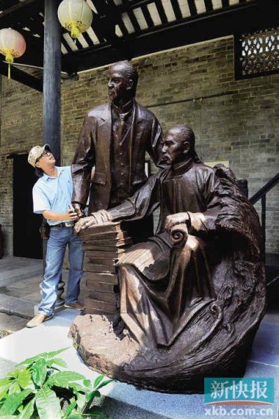 ■昨天，康、梁及丘逢甲三位先贤的雕塑亮相万木草堂。新快报记者夏世焱/摄