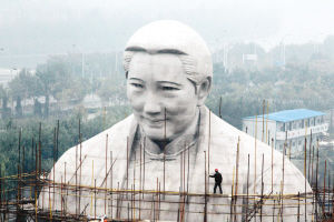 亿元建的宋庆龄雕像
