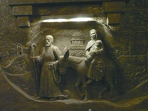 探访用盐雕塑的地下王国