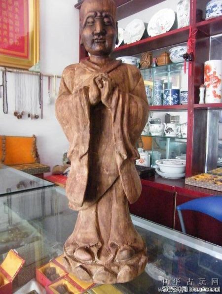 山东济宁新仿明代长眉罗汉像就是典型的老木新雕（还未做旧）