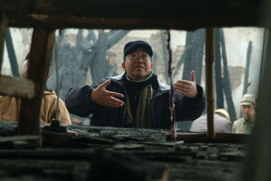 陈逸飞在片场进行指导