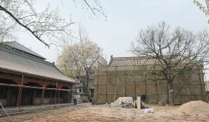 东岳庙目前正在修缮中