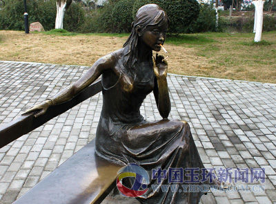 “少女”雕塑遭恶搞