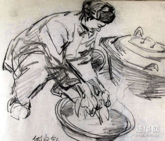 图为组画之一《为战友洗衣服》（2月26日摄）。