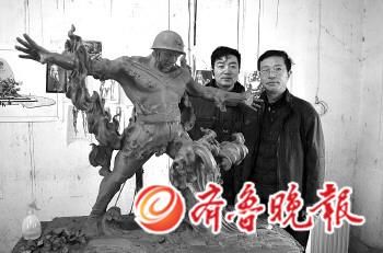 西沙海战烈士郭玉东雕塑泥稿。本报记者 乔显佳 摄