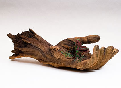 用陶瓷和金属模仿出木质雕塑 
