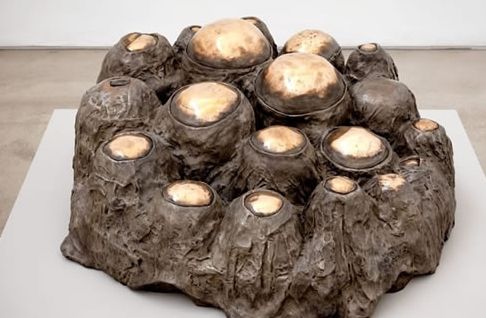 路易斯·布尔乔亚 重访阿温扎 1968-1969 青铜、硝酸银制 青铜表面抛光 43.2 x 104.1 x 88.9cm 林冠艺术基金会收藏