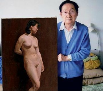 徐伯阳与作品合影