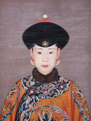 郎世宁 《纯惠皇贵妃 半身朝服像》 图片来源: 北京翰海