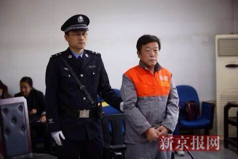 被告人曲伟年在朝阳法院受审。新京报记者 王贵彬 摄