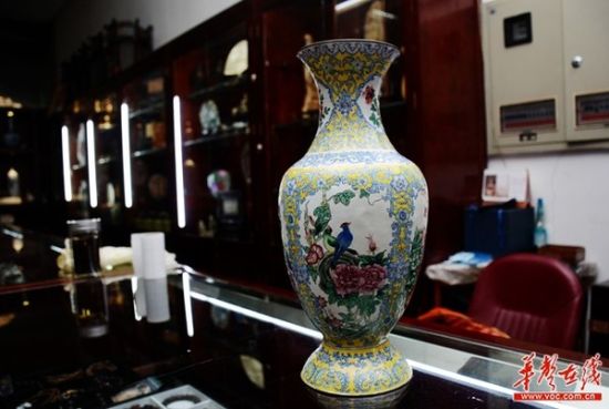 80年代末北京景泰蓝精品瓷瓶。
