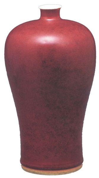 清康熙郎窑红釉梅瓶，高22.5厘米，口径3厘米，足径8.5厘米，中国国家博物馆藏 