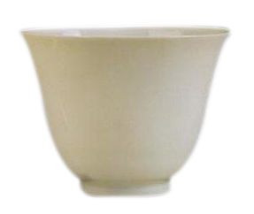 明成化暗龙戏珠白瓷杯 高4.7厘米 口径6厘米 足径2.5厘米
