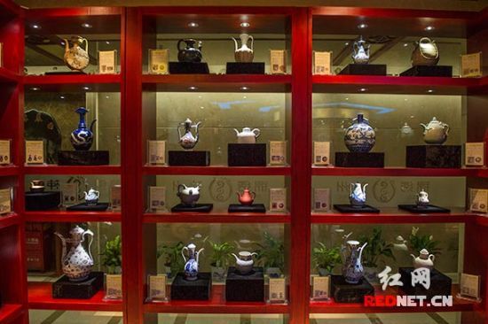 (108件古陶瓷壶的亮相，使本次展览成为了国内迄今展出古瓷壶数量最多的一个专项陶瓷珍品展。)