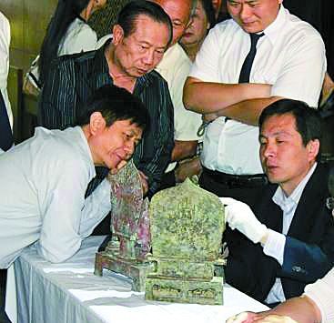 天津文物专家在泰国进行现场文物鉴定