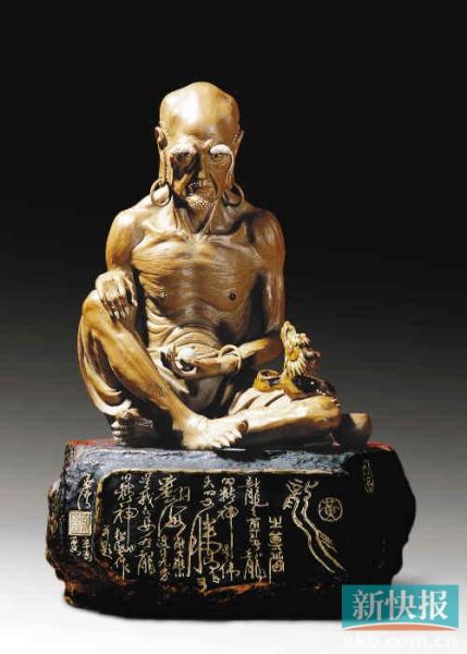 2010年6月，黄松坚的作品《龙之尊者》在深圳拍出了336万元高价，也创下了单件石湾公仔的拍卖纪录。