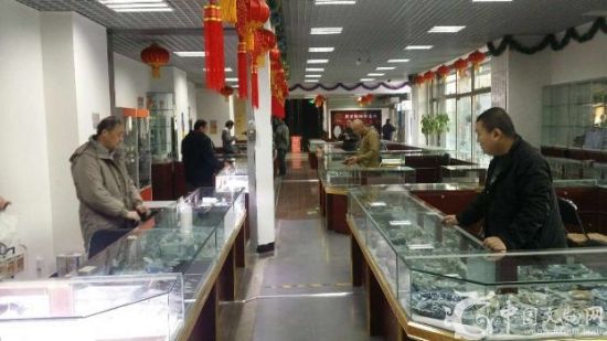 报国寺市场改造升级 瓷片交易进驻珠宝城