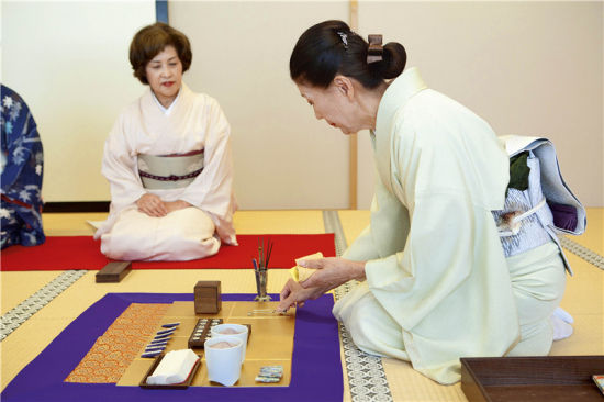 日本香会仪式是隆重的、充满仪轨的，形成令人愉快、舒适、安宁的气氛