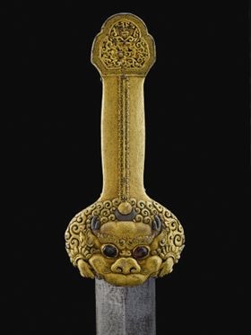 明永乐金银嵌宝石兽面纹铁剑（部分），长90.3厘米