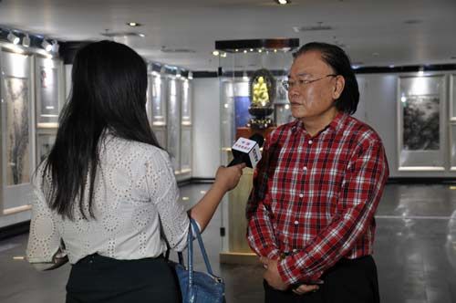 安徽省文联副主席、省美协主席张松接受媒体采访