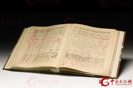 图为俄罗斯音乐名家拉赫玛尼诺夫经典乐谱手稿藏品《E小调第二交响曲OP.27》