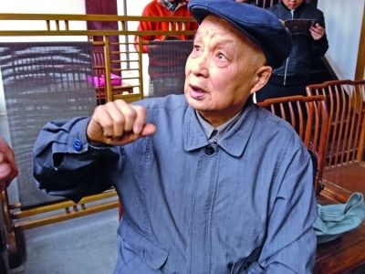 顾文彬玄孙、86岁的顾笃璜老人澄清有关过云楼的误传。 