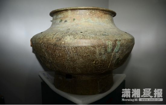 月27日，宁乡县文物管理局，存放在这里的兽面纹铜瓿。图/潇湘晨报记者陈勇