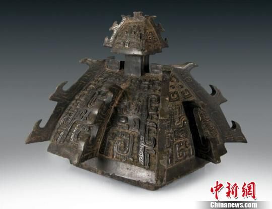 现藏于湖南省博物馆的皿方罍器盖（资料图）