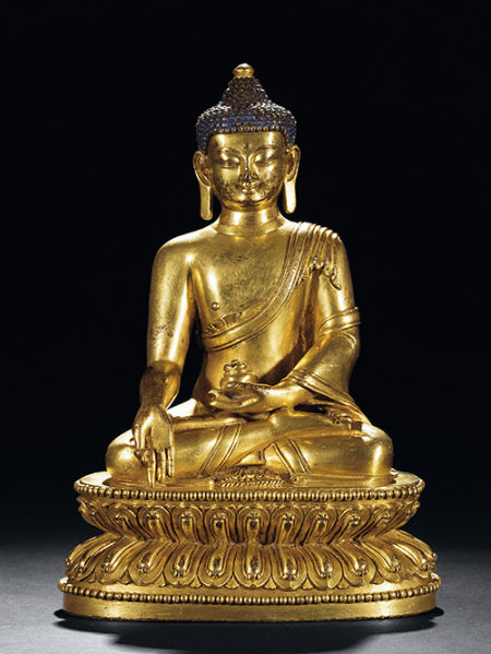 Lot7212 十四/十五世纪 铜鎏金药师佛坐像 高 18.0cm