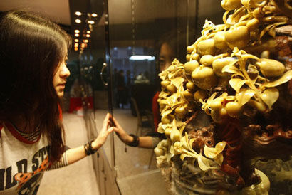 2014年，有一件青田石雕作品——中国工艺美术大师倪东方的《春色锦绣》，以1500万元成交，创下了青田石雕的历史最高价格。 