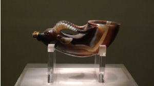 图十六：兽首玛瑙角杯，现藏陕西历史博物馆。