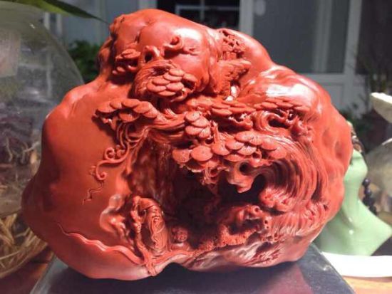 凉山九口料，锦红，目前发现的最大南红料，尚在雕刻中