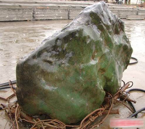 乌鲁木齐现2.6吨巨型玉石
