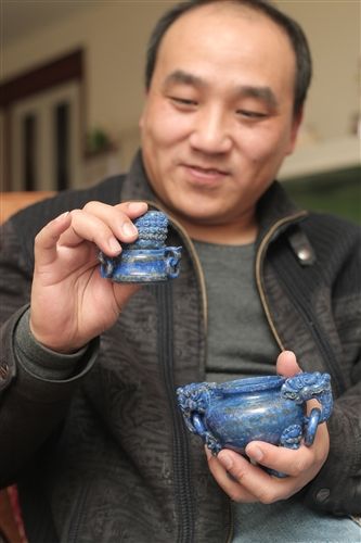 魏基杭，出生于1971年10月，就职于中国铁物天津有限公司，天津市滨海新区收藏家协会会员、玉器收藏家。自本世纪初开始收藏奇石、玉器，目前收藏有数十件奇石、百余件玉器。