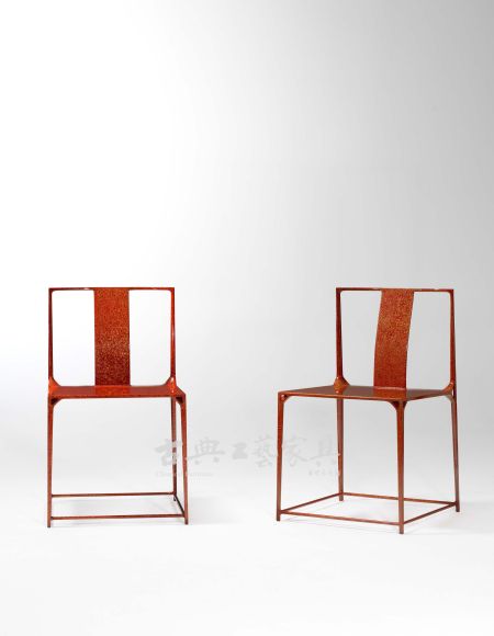 “大天地” 红菠萝漆碳纤维对椅，成交价111万元（图片提供：上下）