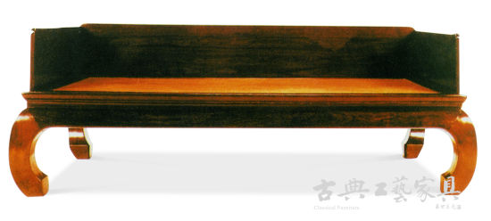 图4 清早期 紫檀罗汉床(鼓腿独板围子式)，长211cm，宽106cm，高79cm(中国古典家具博物馆藏)
