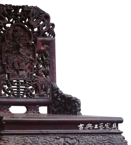 图4.晚清 樟木东阳木雕的插角屏背椅