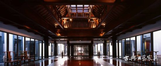 酒店活用江南宅第园林厅堂空间概念，体现出独特的品味和修养。