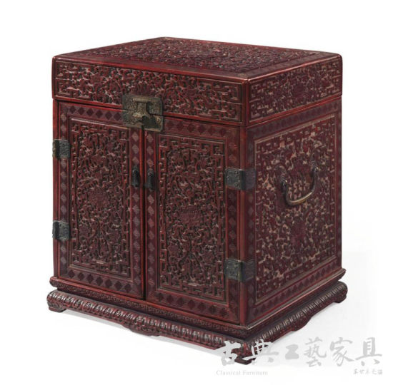 清乾隆 剔彩万福庆寿纹文具箱，成交价50万元。