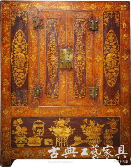 图1 蒙古贵族金漆二门柜，松木 18世纪长78，宽35，高99公分。（现藏于美轮博物馆）