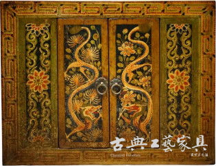图8 蒙古双龙小柜，松木，19世纪。长60，宽38，高47公分。(现藏于美轮博物馆。)