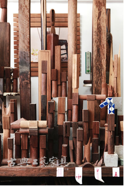 海弟工作室中的木头与作品