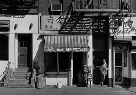 1981年，Catherine街上的华人店铺。 
